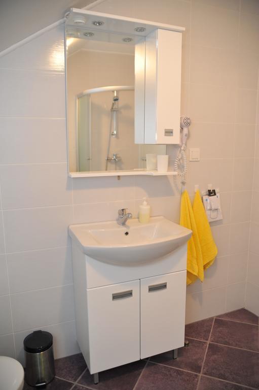 Apartments Zugec Селище Дрезницко Екстериор снимка